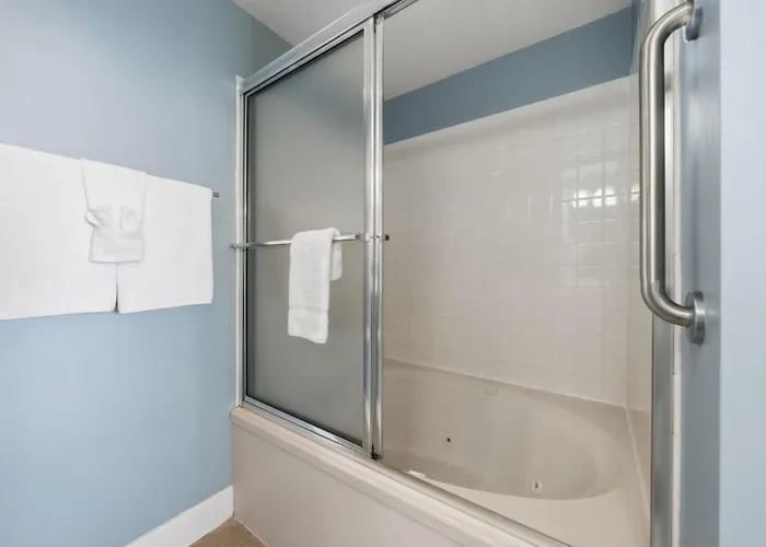 Club 1810a By Youngs Suncoast Apartment